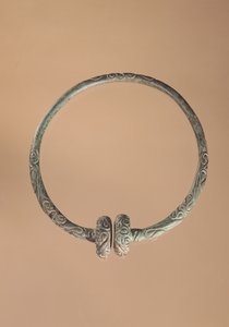 Vridmoment med ternära mönster, 500-400-talet f.Kr. (brons)